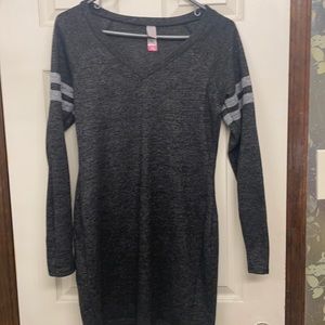 No Boundaries long sleeve long top